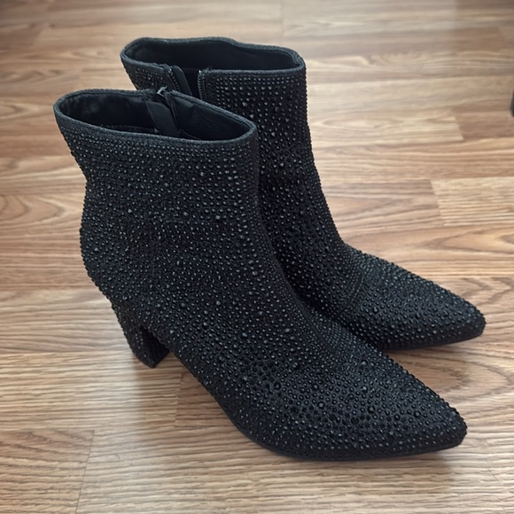 Black Sparkly Ankle Boots with Relaxed Style - Picture 3 of 4